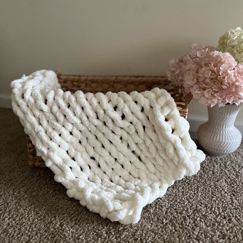 Handmade Chunky Knitted Blanket Super Soft And Cozy
25×17"